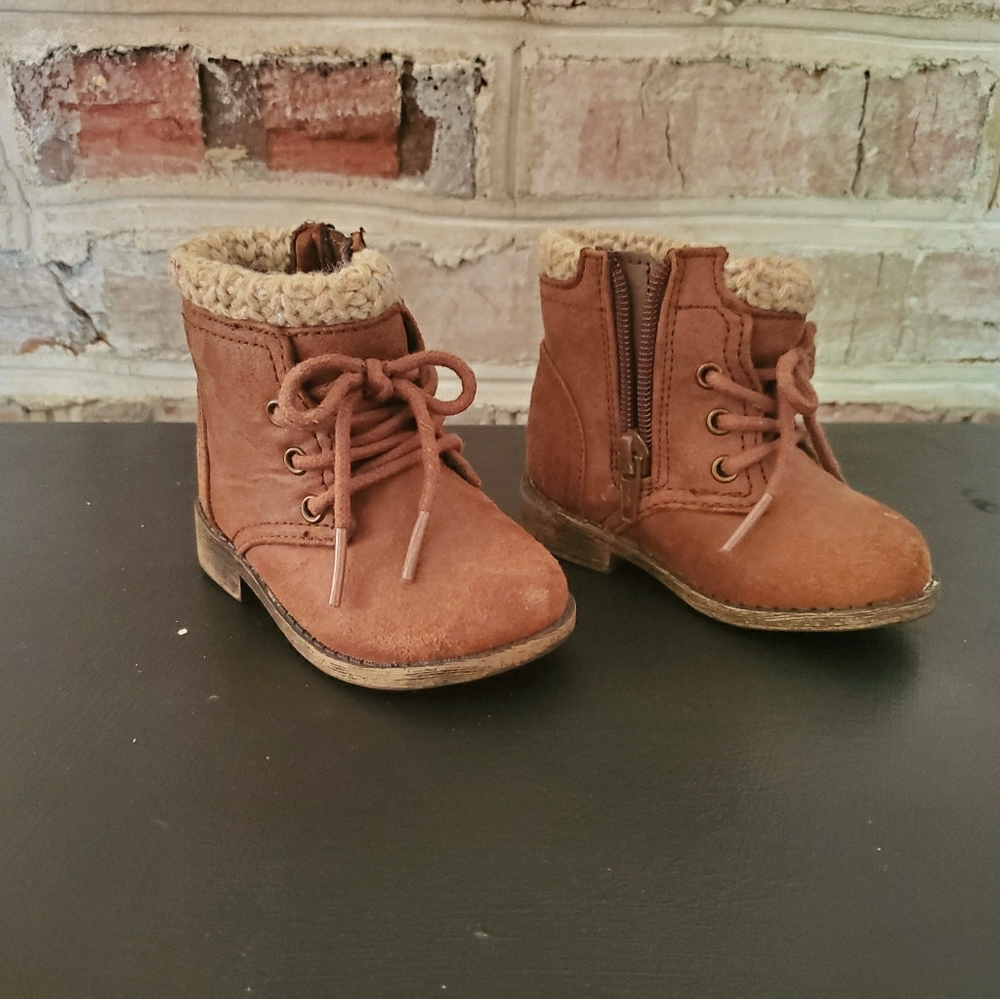 Girl boots (distressed style) Size 4 (toddler)